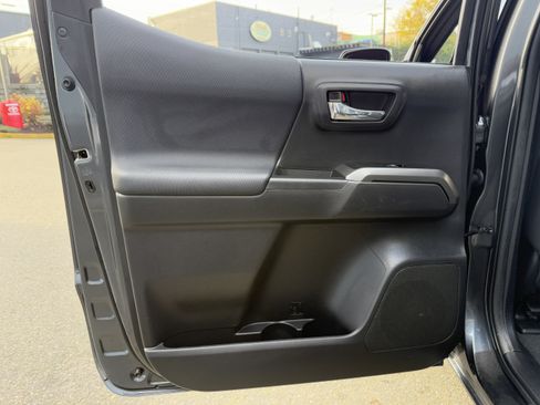 Certified 2023 Toyota Tacoma TRD Off-Road image 28