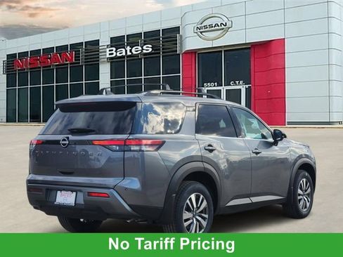 New 2026 Nissan Pathfinder SL image 4