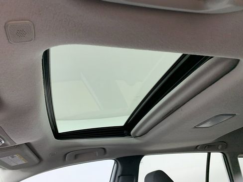 Used 2024 Toyota Corolla Cross LE w/ Moonroof Package FWD image 28