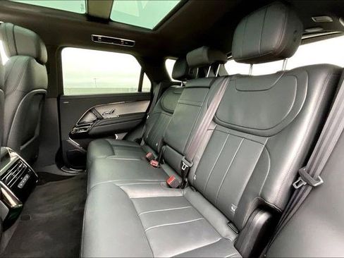 Used 2025 Land Rover Range Rover Sport SE image 31