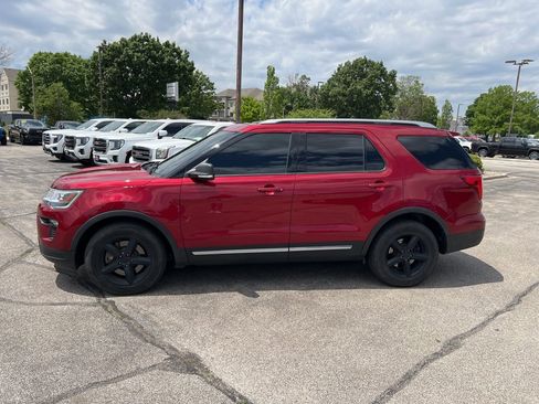 Used 2019 Ford Explorer XLT w/ Equipment Group 202A FWD image 8
