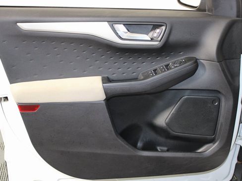 Certified 2020 Ford Escape SE image 23