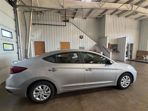 Used 2020 Hyundai Elantra SE FWD image 6