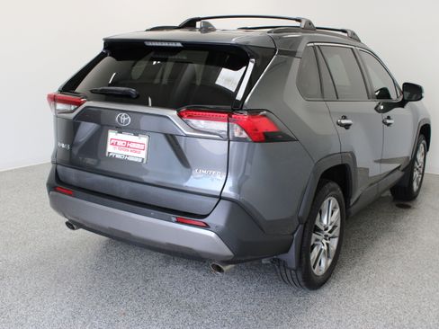 Used 2019 Toyota RAV4 Limited FWD image 7