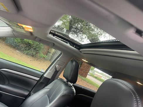 Used 2017 Toyota Highlander SE w/ Carpet Mat Package AWD/4WD image 17