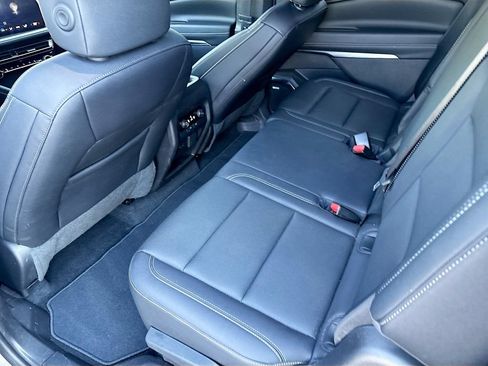 Used 2025 Chevrolet Traverse LT w/ Enhanced Driving Package AWD/4WD image 26