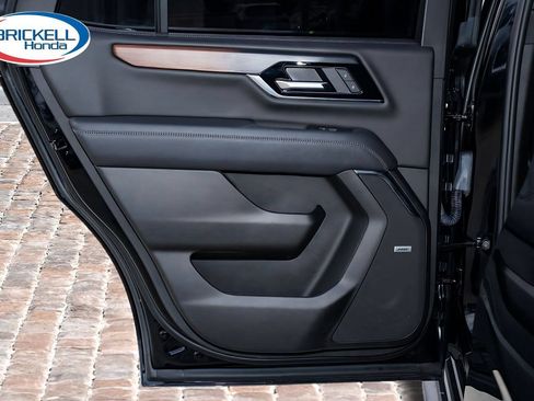 Used 2025 GMC Yukon Denali AWD/4WD image 12
