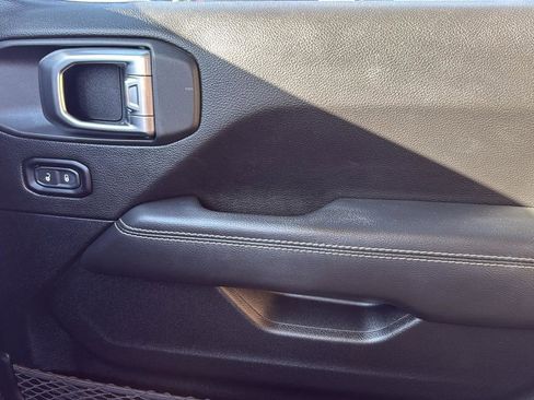 Used 2020 Jeep Gladiator Overland image 24