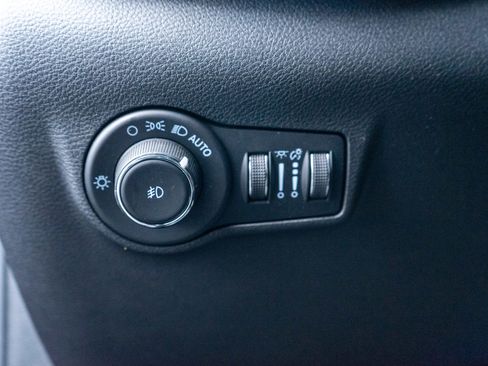 Used 2023 Jeep Compass Latitude image 15