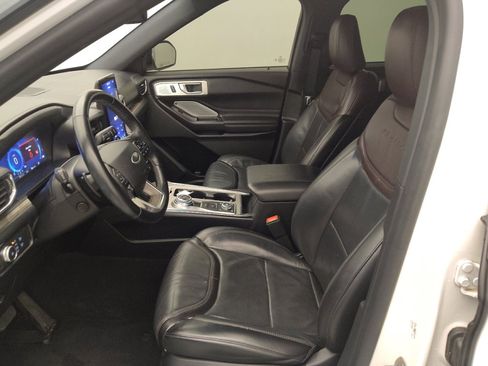 Used 2020 Ford Explorer Platinum w/ Premium Technology Package image 17