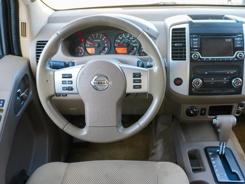 Used 2016 Nissan Frontier SV image 26