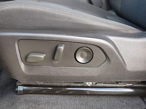 Used 2024 Chevrolet Colorado Trail Boss w/ Technology Package image 9