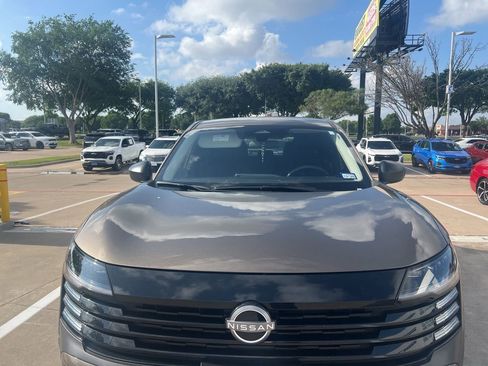 Used 2025 Nissan Kicks S FWD image 2