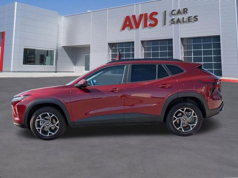 Used 2025 Chevrolet Trax LT w/ LT Convenience Package image 10