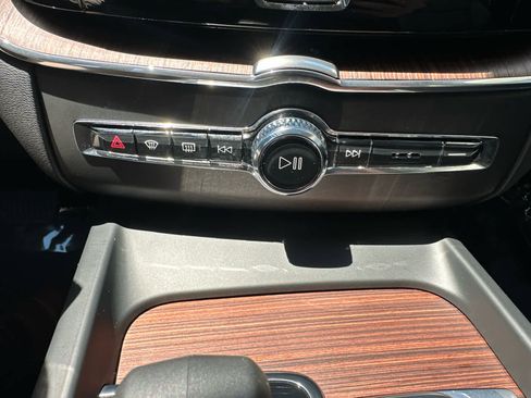 Used 2023 Volvo XC60 T8 Plus w/ Climate Package AWD/4WD image 21