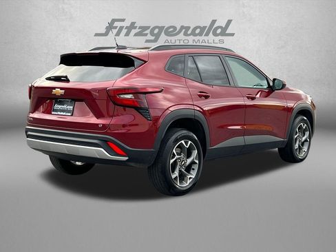 Used 2025 Chevrolet Trax LT FWD image 8