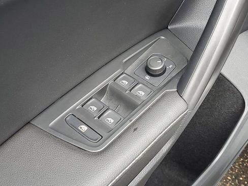 Used 2022 Volkswagen Tiguan S FWD image 19