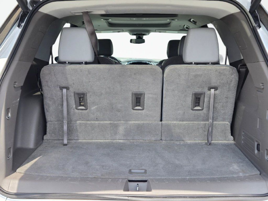Used 2019 Chevrolet Traverse Premier w/ Driver Confidence II Package FWD image 8