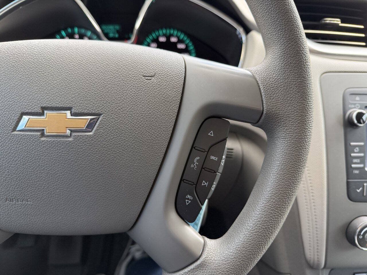 Used 2016 Chevrolet Traverse LS FWD image 16