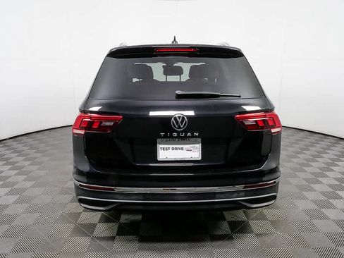 Certified 2023 Volkswagen Tiguan SE FWD image 30