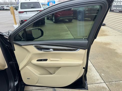 Used 2019 Cadillac XT5 Base AWD image 16