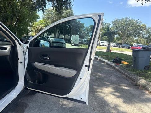 Used 2019 Honda HR-V LX image 18