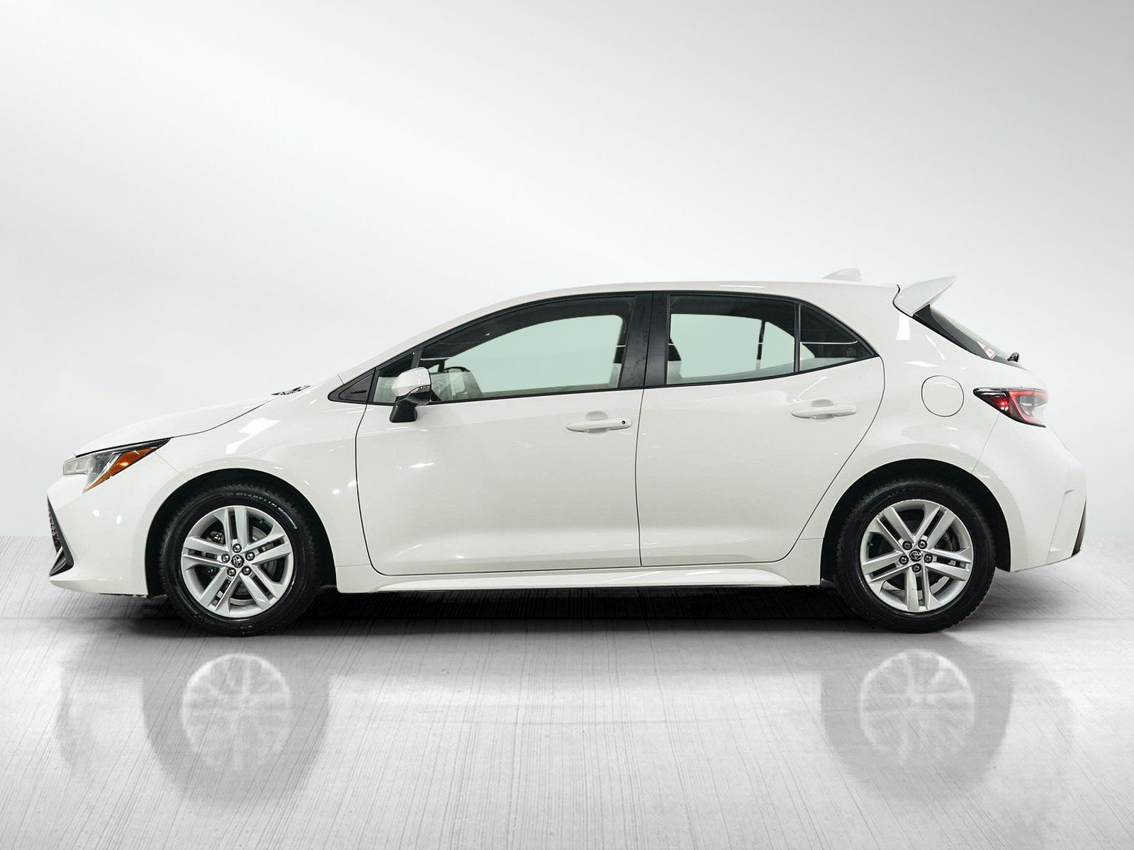 Used 2019 Toyota Corolla SE FWD image 2