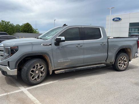 Used 2024 GMC Sierra 1500 SLE w/ X31 Off-Road Package image 3