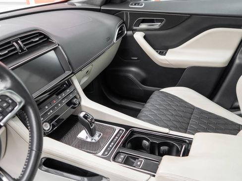 Used 2019 Jaguar F-PACE SVR AWD/4WD image 16
