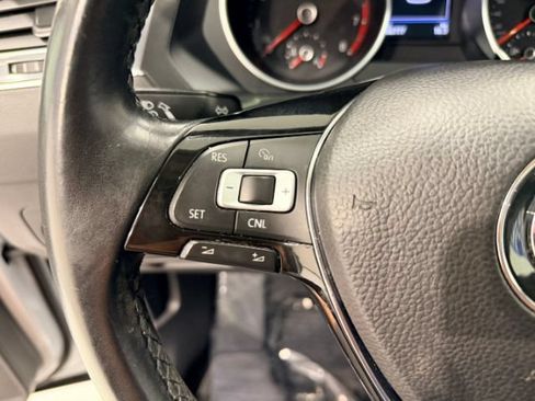 Used 2018 Volkswagen Tiguan SE w/ Panoramic Sunroof Package AWD/4WD image 40