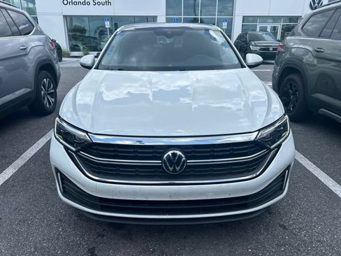 Used 2023 Volkswagen Jetta SEL FWD image 2