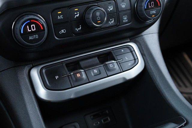 Used 2023 GMC Acadia SLT AWD/4WD image 16