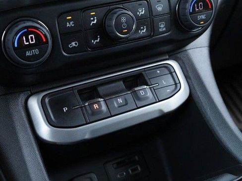 Used 2023 GMC Acadia SLT AWD/4WD image 16