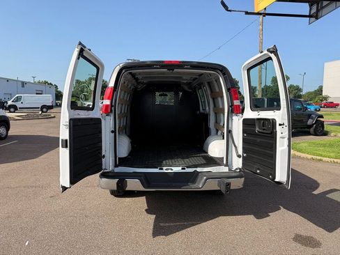 Used 2025 Chevrolet Express 2500 w/ Driver Convenience Package RWD image 7
