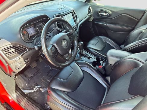 Used 2019 Jeep Cherokee Trailhawk image 25