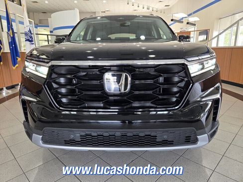Used 2024 Honda Pilot Touring image 2