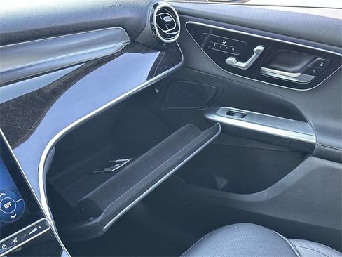 Certified 2025 Mercedes-Benz GLC 300 4MATIC image 32