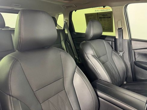 Used 2025 Nissan Rogue Platinum w/ Tech Package image 43