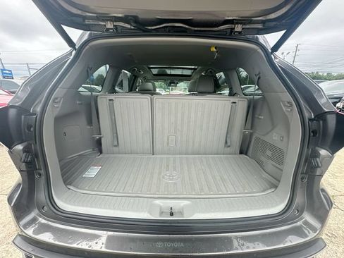 Used 2018 Toyota Highlander Limited Platinum AWD/4WD image 29