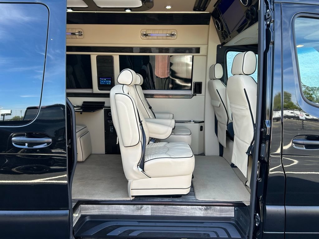 Used 2020 Mercedes-Benz Sprinter 3500 image 34