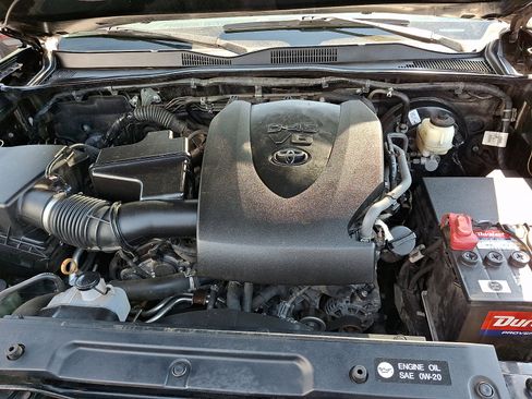Used 2018 Toyota Tacoma TRD Sport AWD/4WD image 27