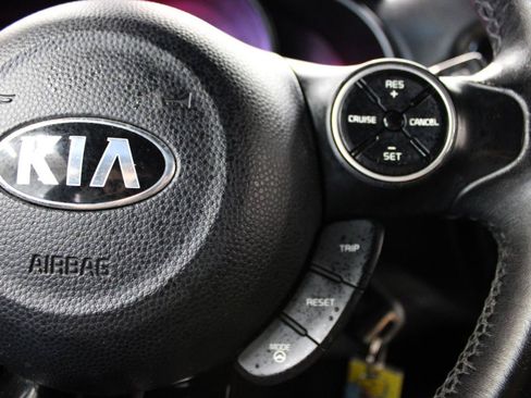 Used 2014 Kia Soul ! w/ Sun & Sound Package FWD image 18