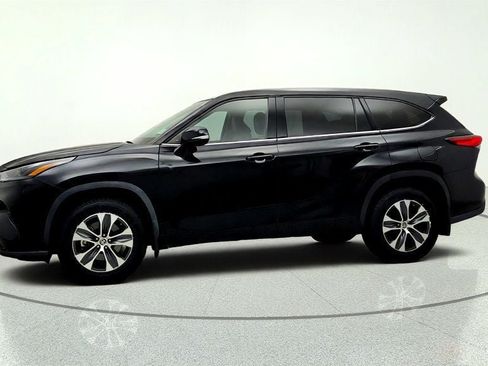 Used 2022 Toyota Highlander XLE AWD/4WD image 8