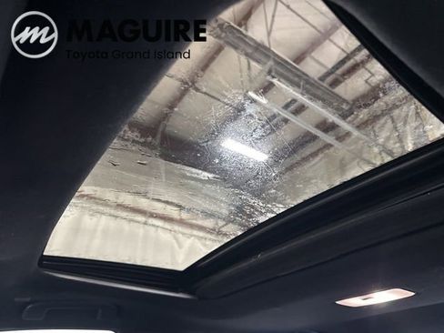 Used 2023 Toyota Corolla SE w/ SE Premium Package image 4