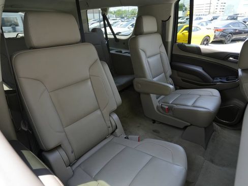 Used 2018 Chevrolet Suburban LT w/ LT Signature Package RWD image 32