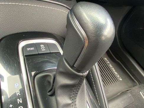 Used 2022 Toyota Corolla SE FWD image 60
