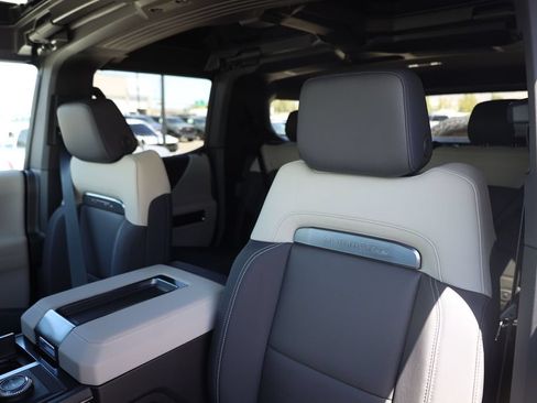 New 2026 GMC Hummer EV SUV AWD/4WD image 17