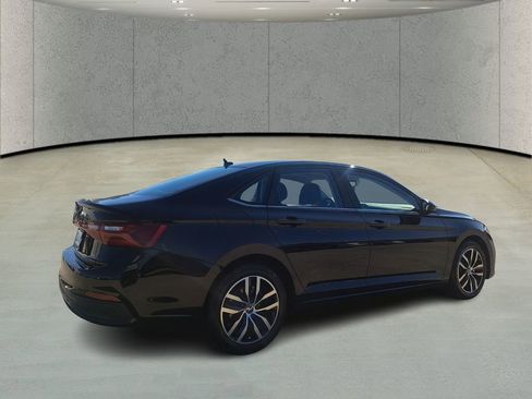 Used 2025 Volkswagen Jetta SE image 6