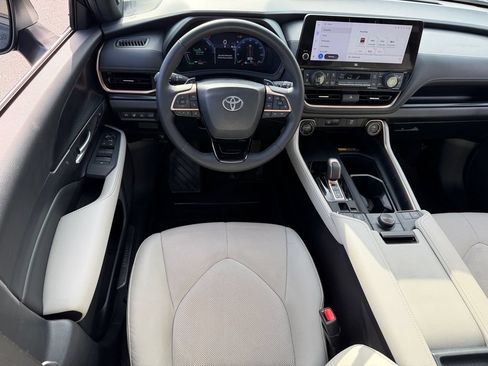 Used 2024 Toyota Grand Highlander AWD Hybrid image 13