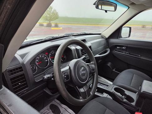Used 2011 Jeep Liberty Sport AWD/4WD image 12